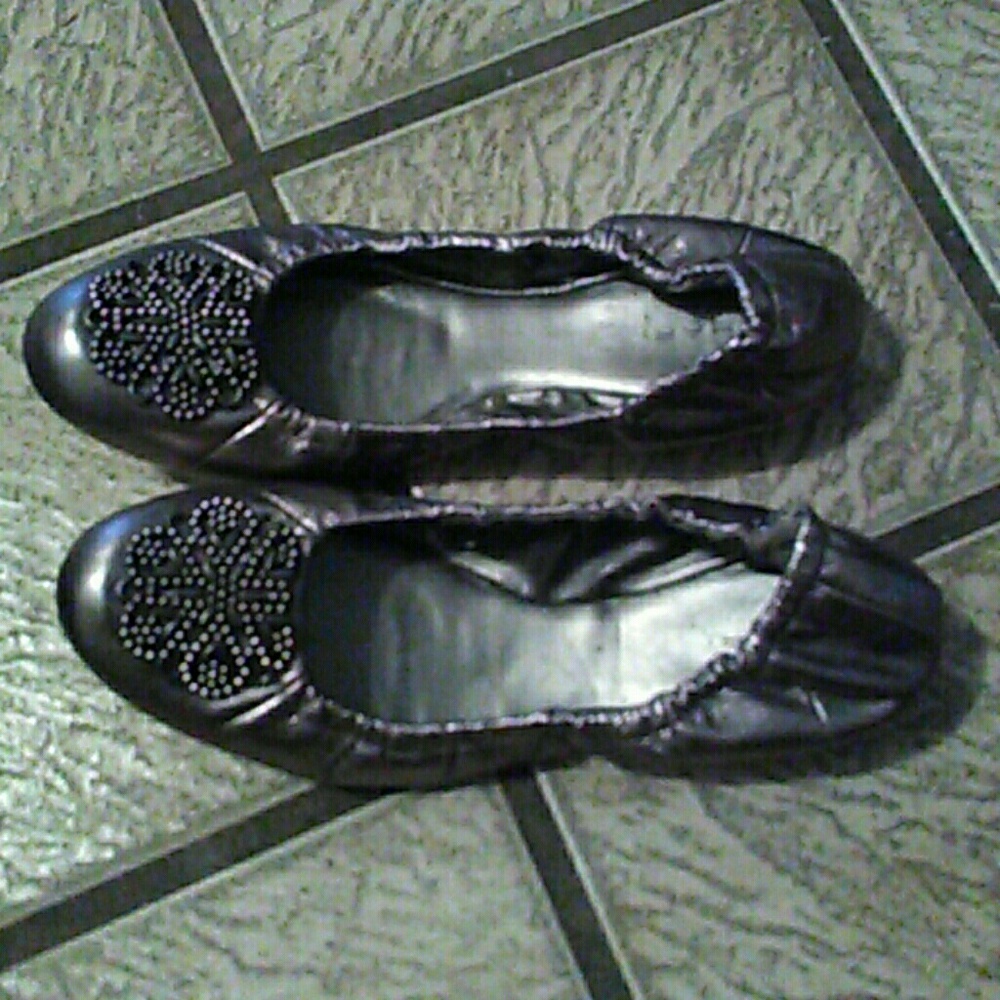 Tahari Flat Ballet Shoes